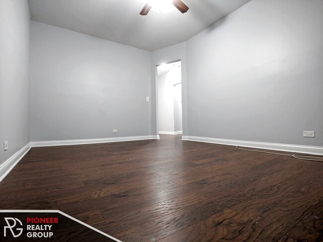 Building Photo - 3635 W Dickens Ave