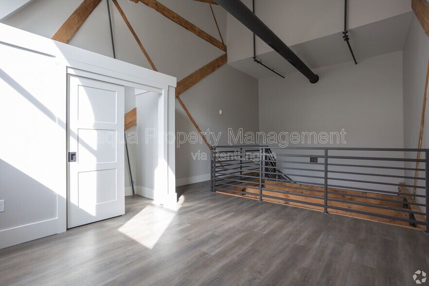 Building Photo - 231 N Rose St