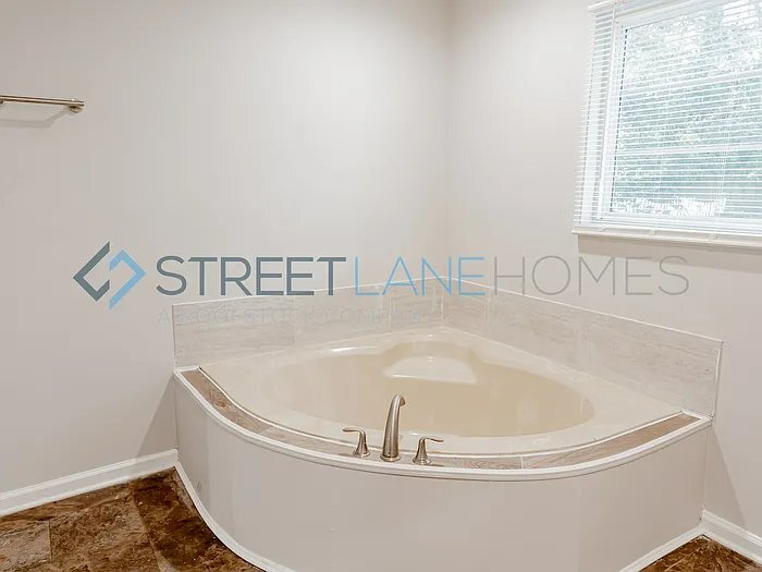 Building Photo - 632 Seymour Dr