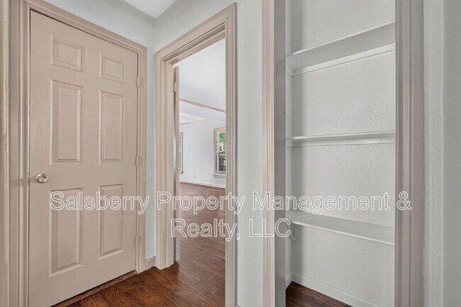 Building Photo - 3824 Collinwood Ave