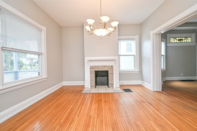 Building Photo - 4221 Bell St