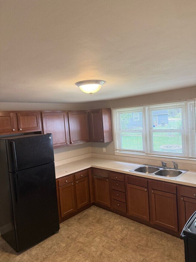 Building Photo - SPECIAL OFFER ! Sign lease by Monday 5/11/26 and  get  1/2 Off First Month rent!