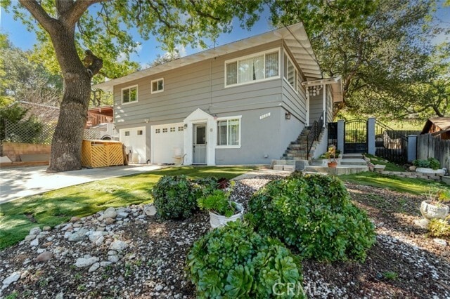 Building Photo - 5888 Oak Knolls Rd