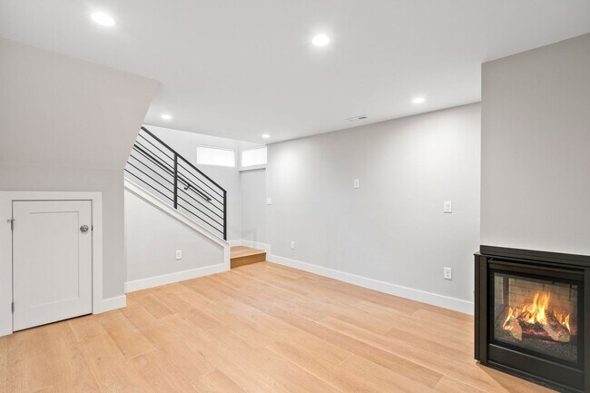 Building Photo - Remodeled 4BD, 3.5BA Home in South Park Hill with 2-Car Garage