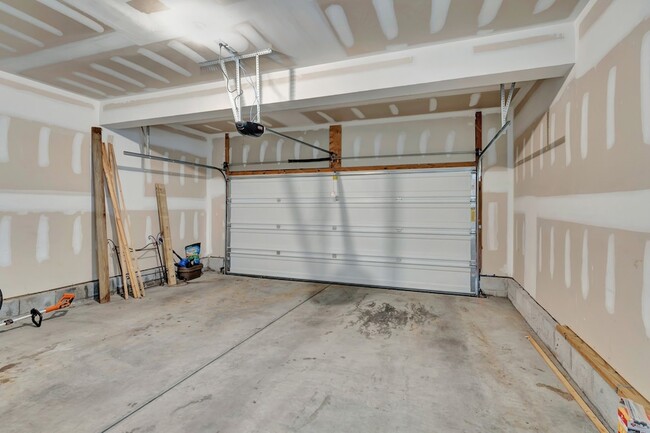 Building Photo - 2576 Jordan Ridge Dr