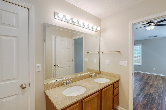 Building Photo - 2481 Crescenzio Way