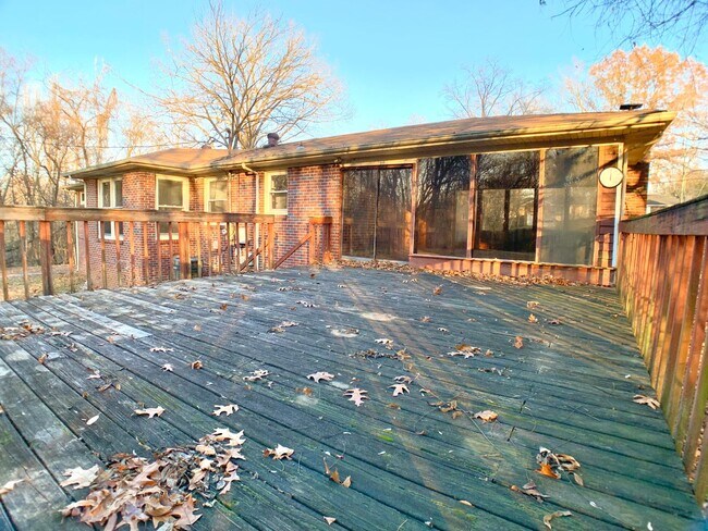 Building Photo - 30 Bunker Hill Rd