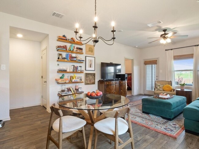 Building Photo - Greenbelt Home in San Marcos