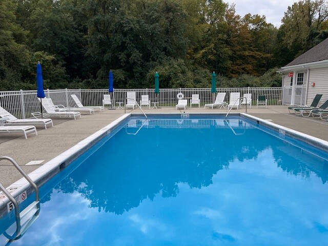 Building Photo - 2002 Larson Dr