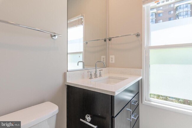 Building Photo - 1527 16th Rd N