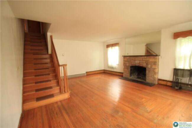 Building Photo - 419 Diamond St
