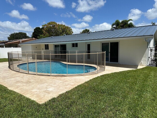 Building Photo - 1600 NE 59th Pl