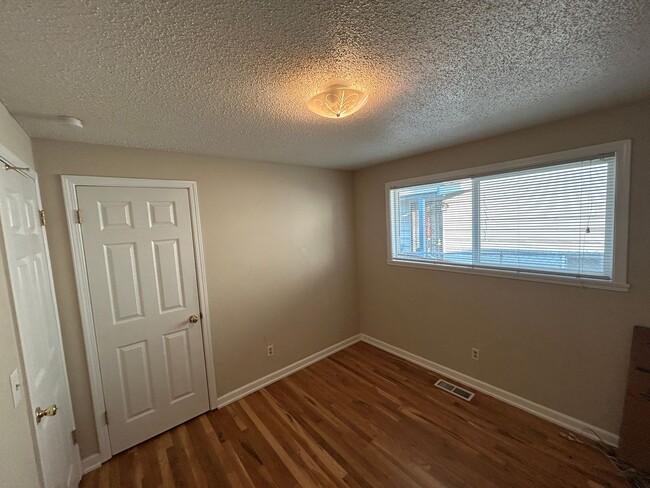 Building Photo - Large 3 bed, 2 bath house in South Seattle...