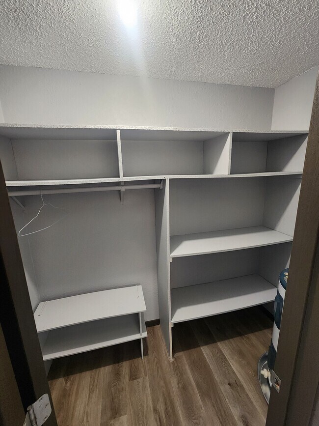 Sunrise apartments llc 910 E 2nd St Litchfield MN 55355 Apartment Finder