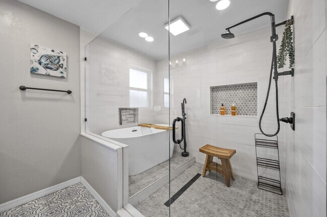 Building Photo - 366 W Osceola Ln