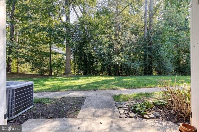 Building Photo - Beautifully updated 2 bed 2 bath patio-lev...