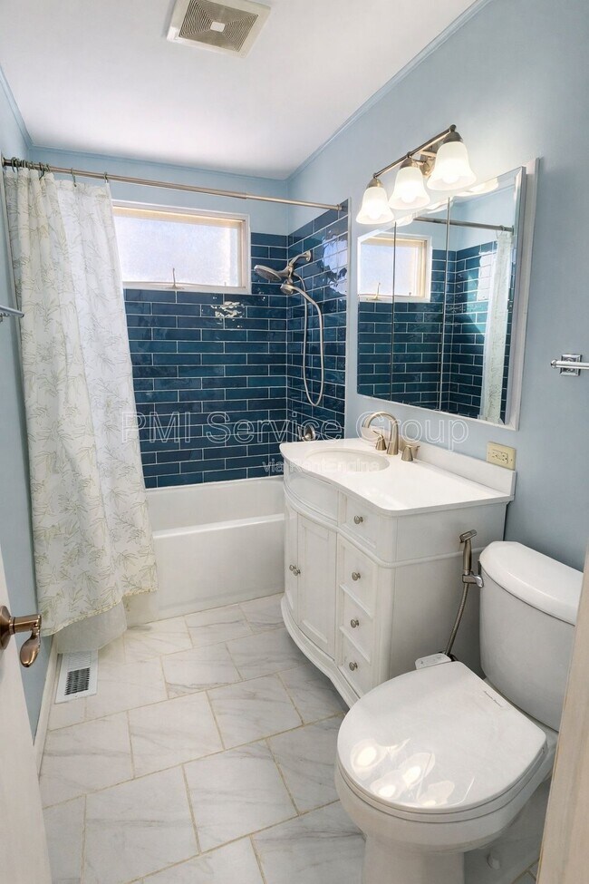 Building Photo - 5440 Benton Ave