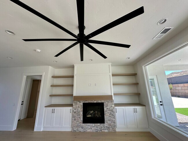 Building Photo - Stunning 5 Bedroom Home with Premium Upgrades Throughout