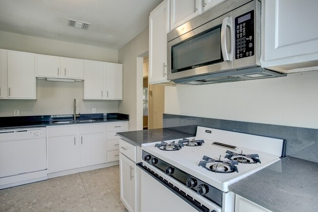 Building Photo - 1516 Story St