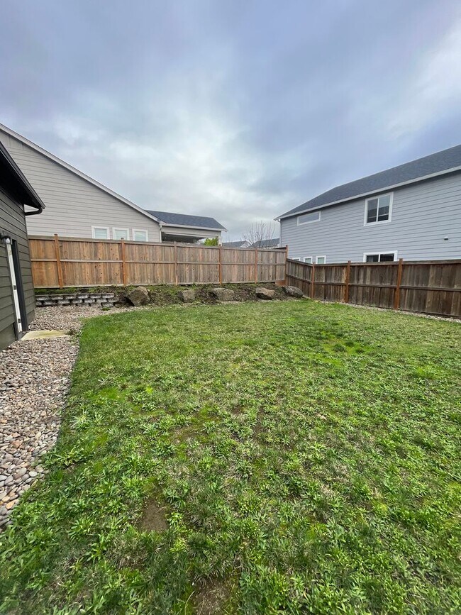 Building Photo - Beautiful 3 Bedroom on Large Corner Lot!