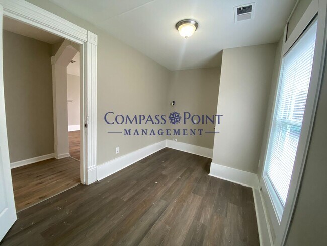 Building Photo - This huge 4 bedroom 1 bathroom house is Now Available!!