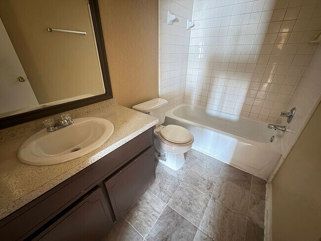 Building Photo - 4001 Doraine Ct