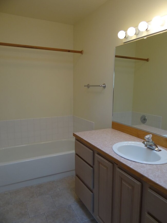 Building Photo - 6 Bedroom Home in Bellingham!