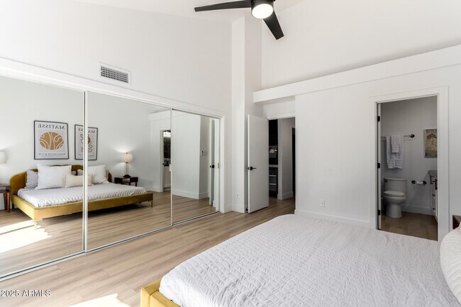 Building Photo - 5724 N Scottsdale Rd