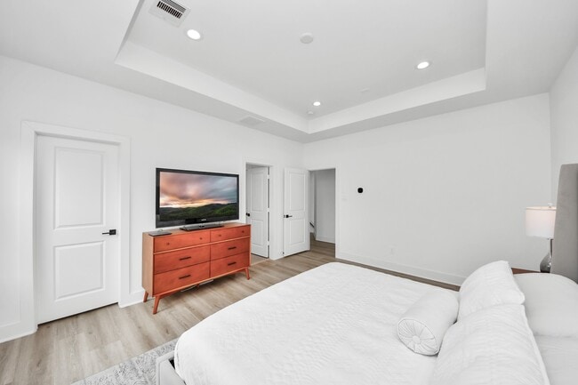 Building Photo - 8320 Brecha Ln