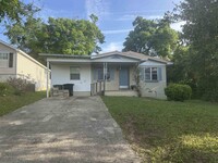 Building Photo - 844 Dent St