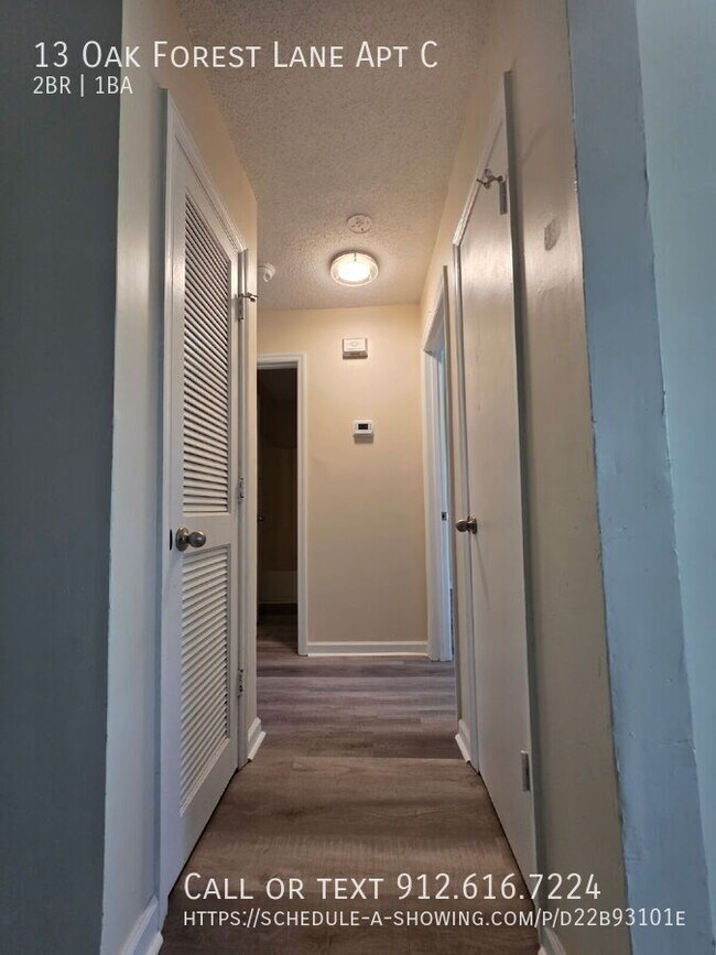 Building Photo - 13 Oak Forest Ln