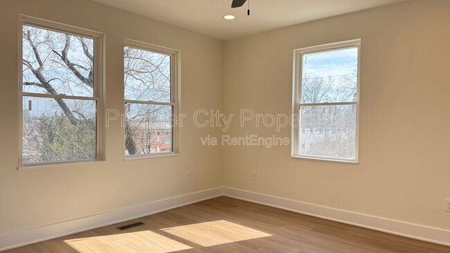 Building Photo - 240 Mcgregor Ave