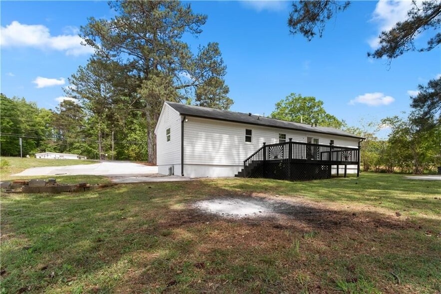 Building Photo - 2014 Fence Rd NE