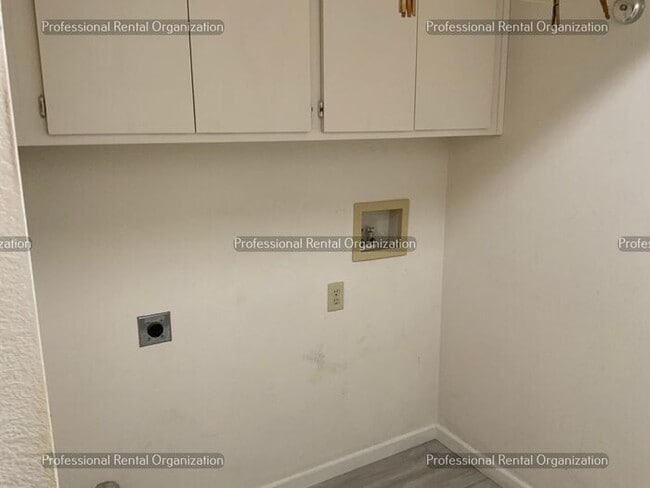 Building Photo - Beautiful Eastside 4 Bedroom, 3 Full baths in quiet neighborhood