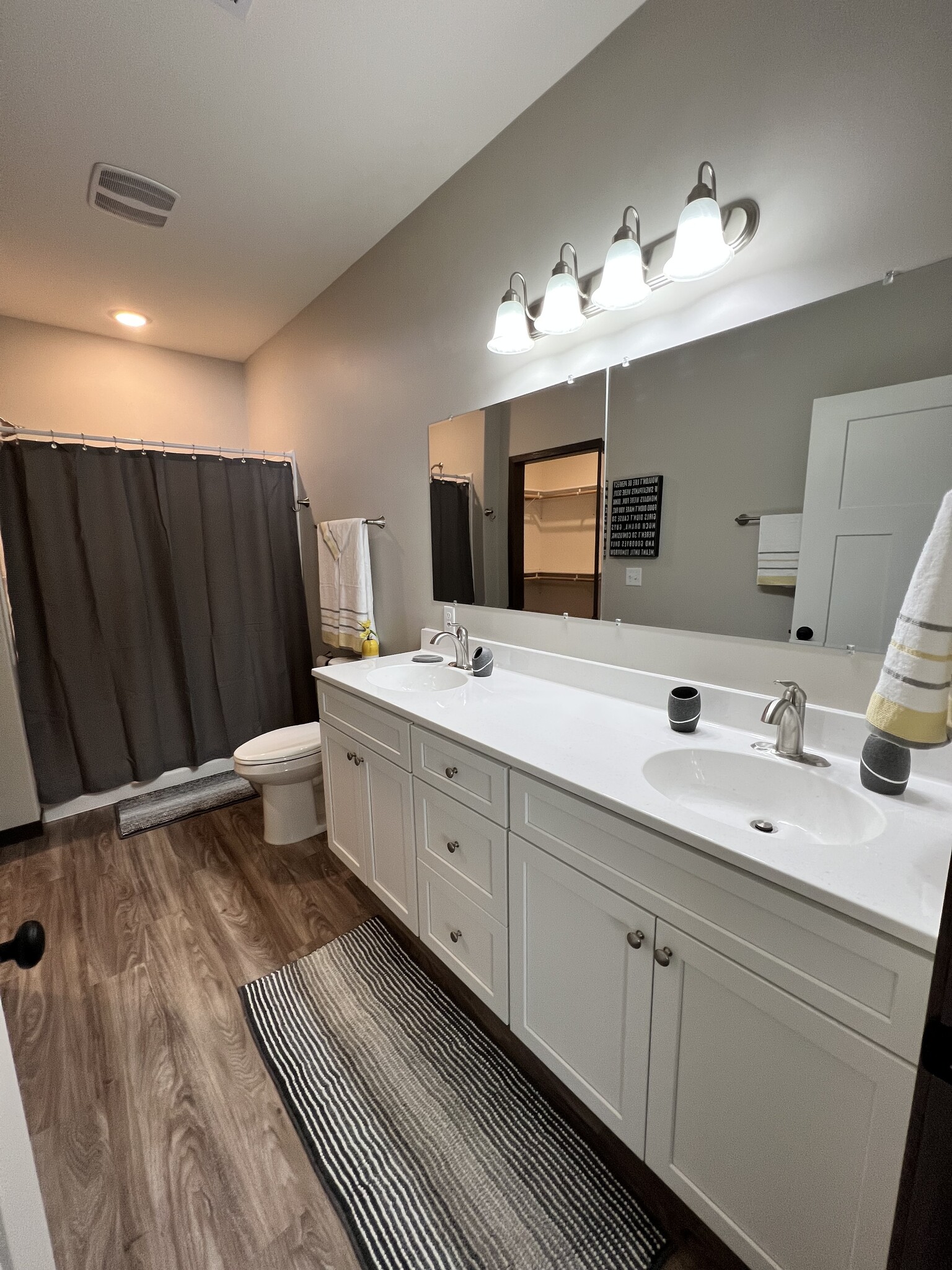 Spacious owners bath with double vanity - 300 Thumper Lodge Rd