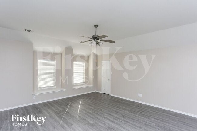 Building Photo - 5620 Old Orchard Dr