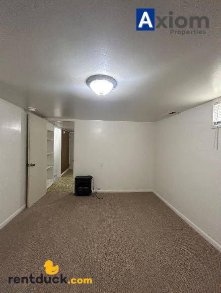 Building Photo - 1351 1/2 E Fremont-