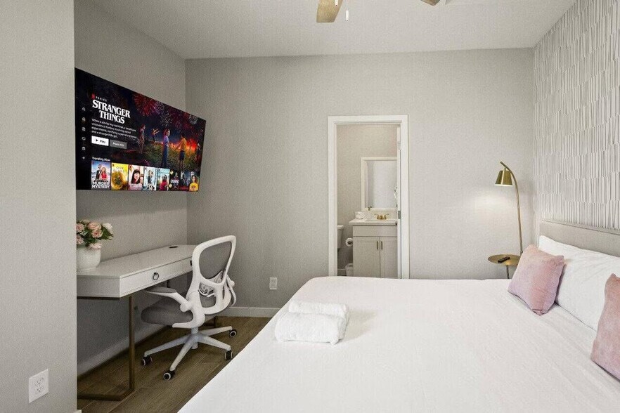 Building Photo - 6612 W Paradise Ln