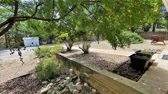 Building Photo - 216 Loma Vista Dr