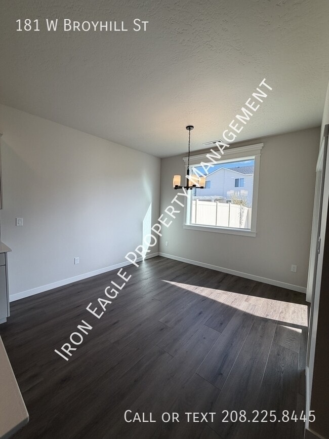 Building Photo - 181 W Broyhill St