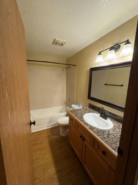 Building Photo - 3210 Morrison Rd W