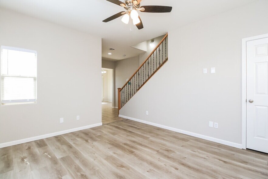 Building Photo - 407 N Ranger Ct