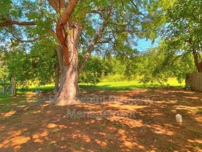 Building Photo - 809 Meadowgreen Dr