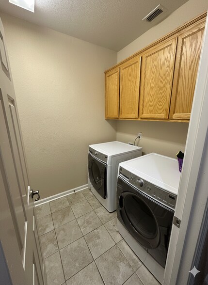 Building Photo - 7056 Kelmscott Ln