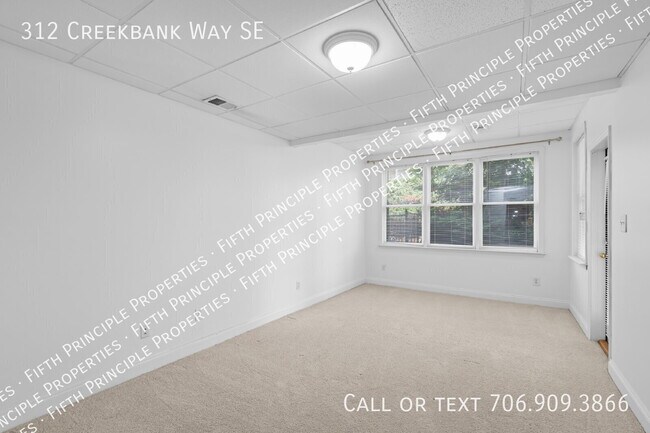 Building Photo - 312 Creekbank Way SE