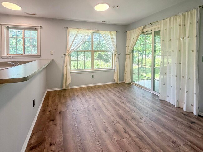 Building Photo - 2820 Barclay Wy