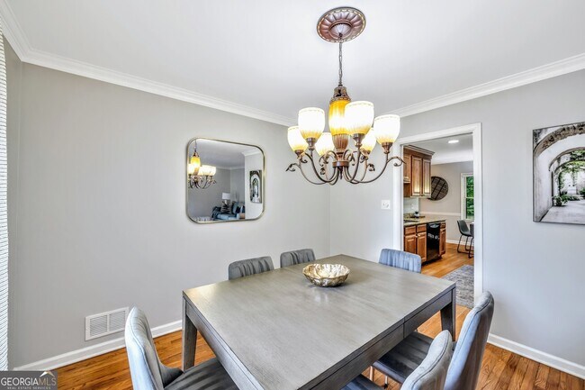 Building Photo - 801 Mockingbird Ln