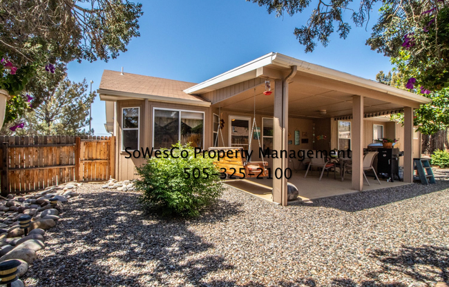 Building Photo - Beautiful Custom 3 Bedroom 2 Bath Home