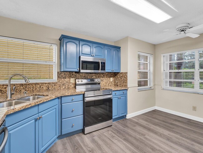 Building Photo - 2957 Oak Park Cir