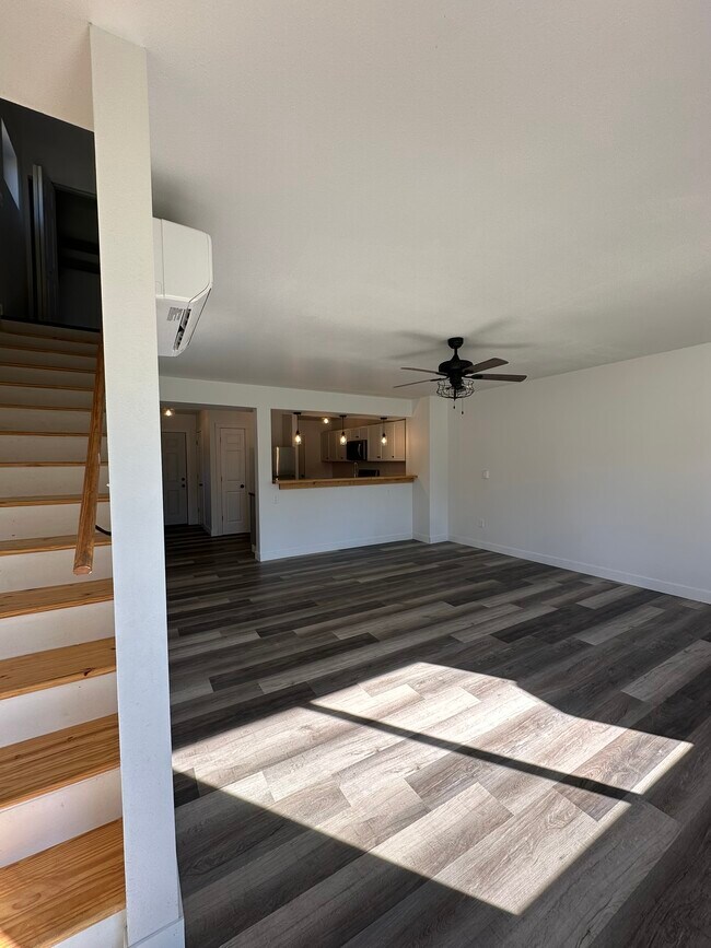 Building Photo - Valley View Estates B